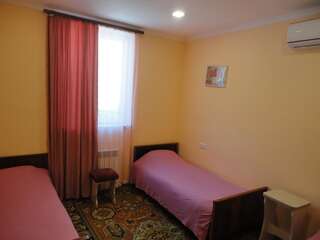 Гостевой дом Like Home Guesthouse Ереван Трехместный номер «Комфорт»-8